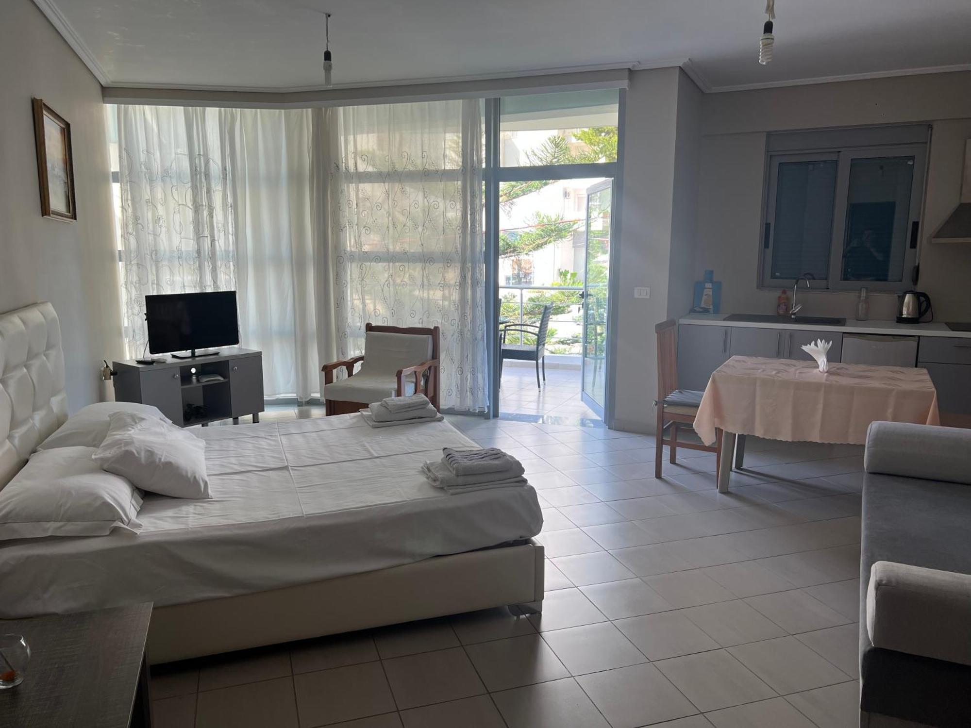 Lorenso Guest House ساراندا المظهر الخارجي الصورة